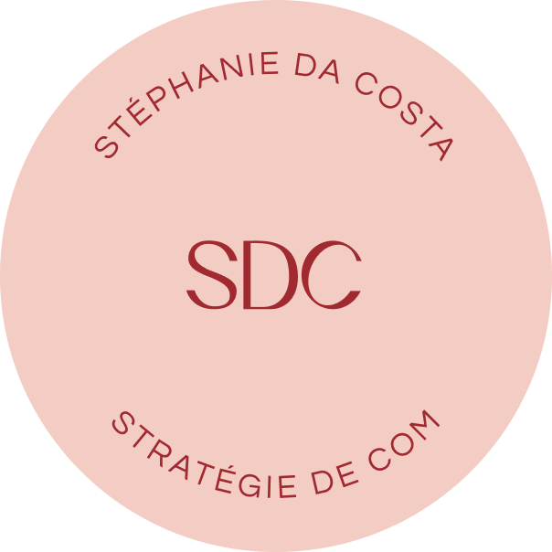 Macaron logo tampon de Stéphanie DC en couleur rose baby pink